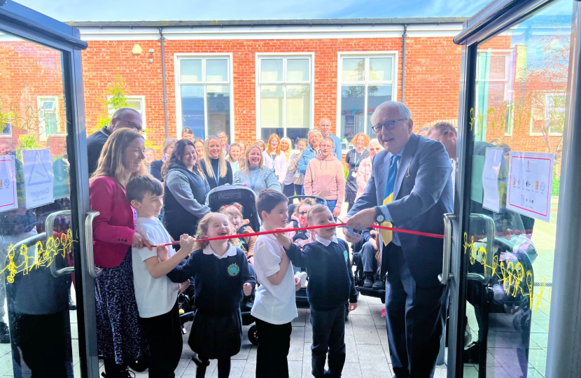 Sir Peter cutting the ceremonial ribbon at Palatine Primary School