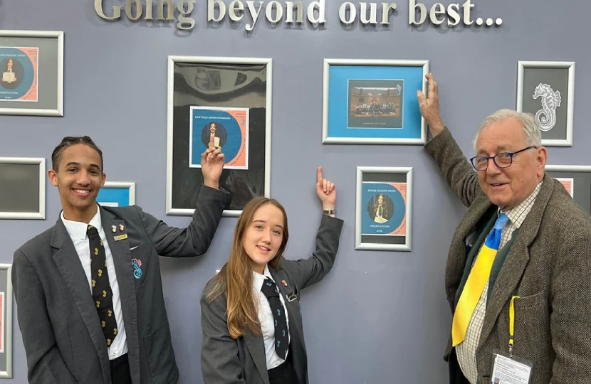 Sir Peter Bottomley with school children