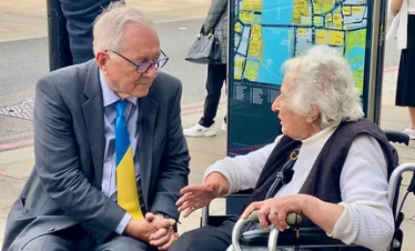 Sir Peter Bottomley meeting with a Holocaust survivor